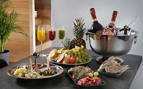 Private Spa Lux With Whirlpool And Sauna In Zurich